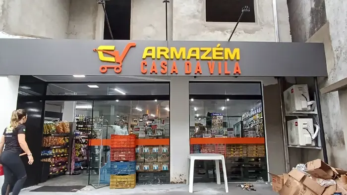 Letras caixa 3D de mercado, vistas de frente à loja